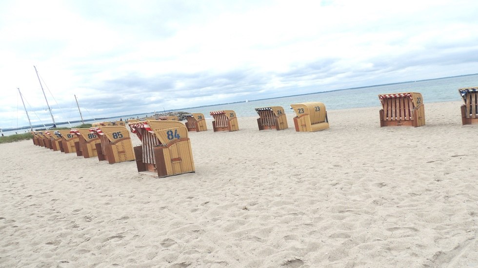 Zicht op het linkergedeelte van het strand in de richting van de pier, © Kurverwaltung Insel Poel