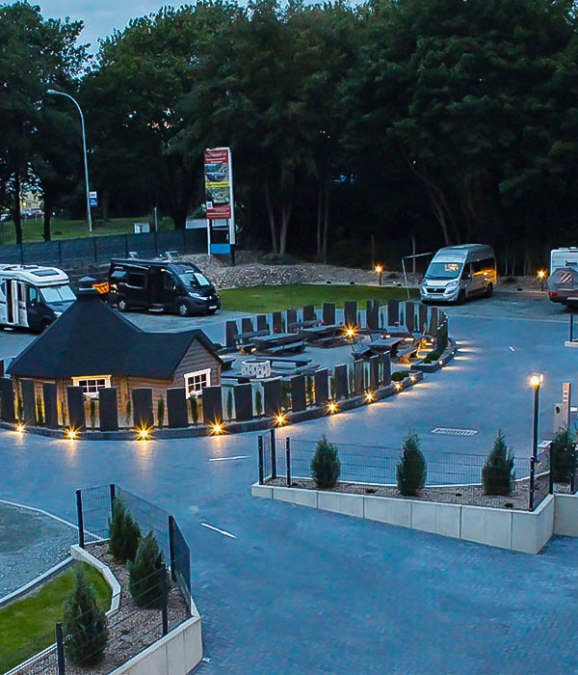 przyczepa kempingowa-miejsce parkingowe-miejsce do grillowania-możliwości i miejsce do zmiany strzelca, © CWS