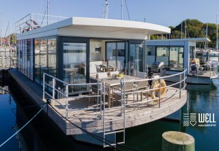 Woonboot met terras, © Lars Franzen
