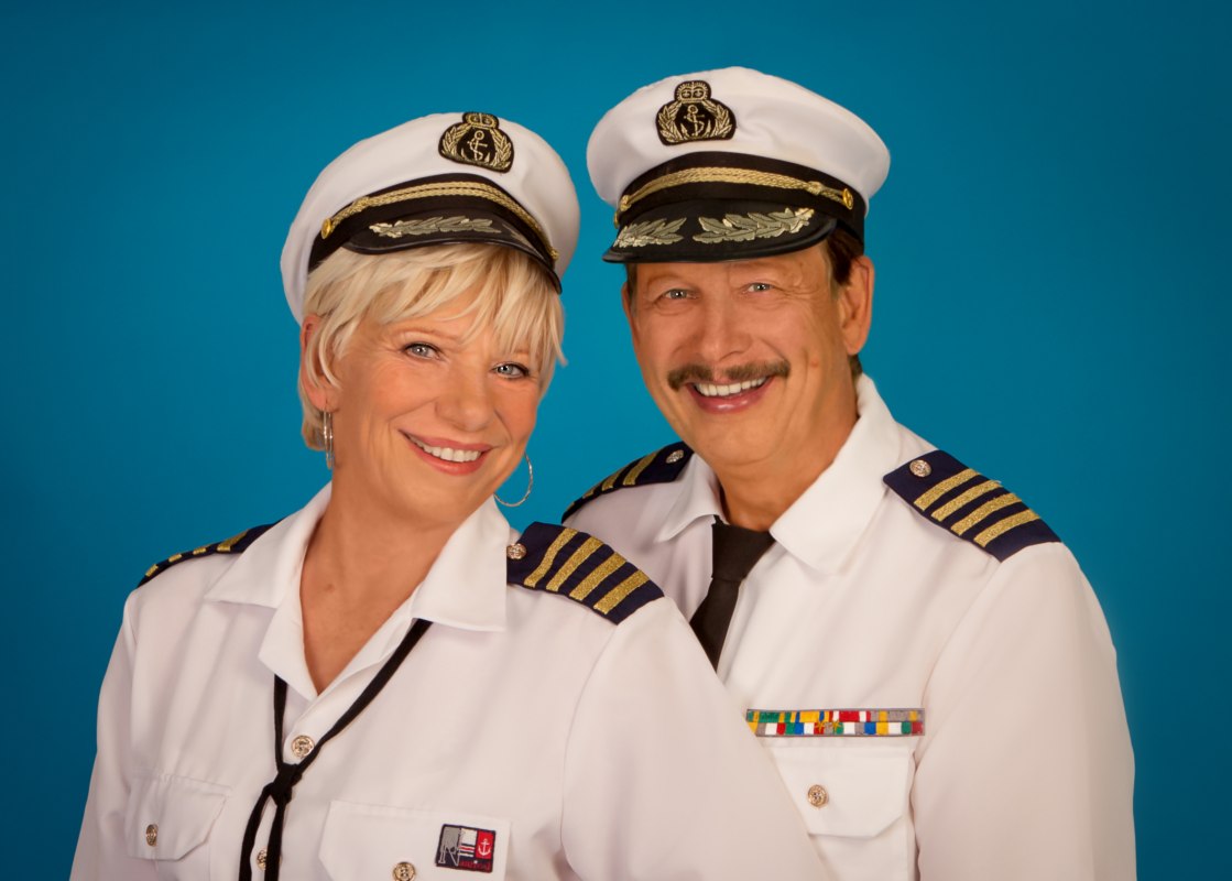 &copy; Jo_Josephine_Zwei_Kapit&auml;ne_auf_Schlagertour_erh_081225.jpg