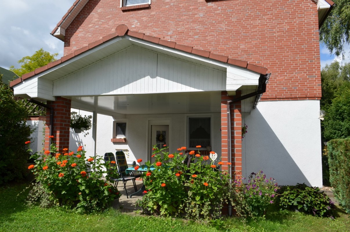 Oddzielne wejście z zadaszoną częścią wypoczynkową, © Schmidt Oddzielne wejście z zadaszoną częścią wypoczynkową, © Schmidt