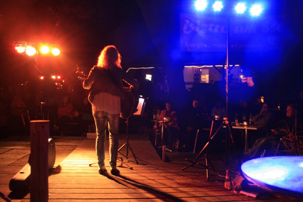 Płonąca kładka dla pieszych, &copy; ruhepuls & friends