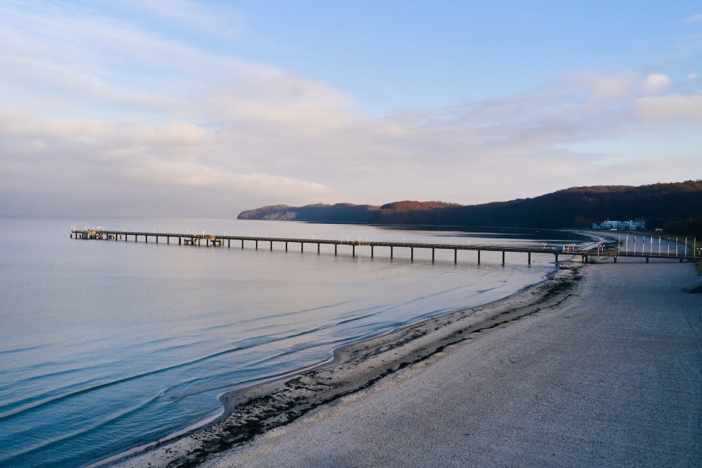 seebruecke-sand-kueste-luftbild-strand-kurhaus-binz, © Arne Nagel