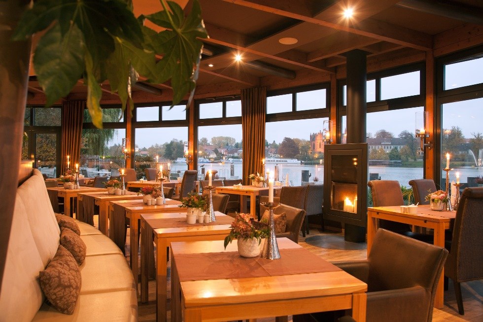 Zwiedzanie i zmysłowe rozkosze w restauracji nad jeziorem, © Angela Liebich, Leipzig