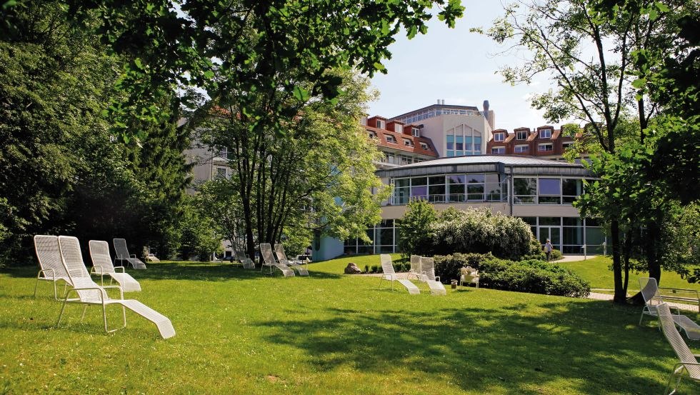 Uitzicht op het veenbad vanaf het park., © Moorbad Bad Doberan
