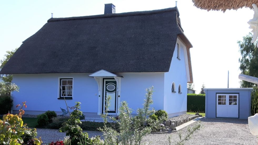 Widok z zewnątrz na dom wakacyjny Seeschwalbe, © Ferienhäuser Salzhaff-Romantik
