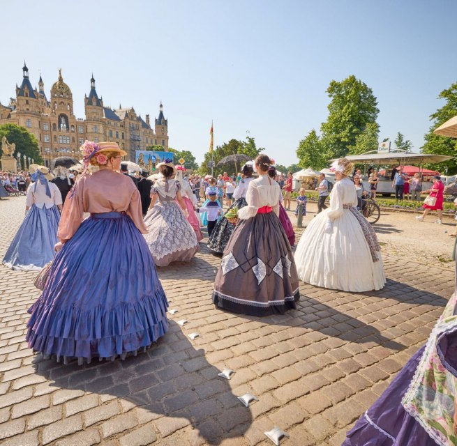 Das Historische Schlossfest am Sonnabend ist Teil des Festwochenendes rund um das Schloss Schwerin. // © Oliver Borchert Das Historische Schlossfest am Sonnabend ist Teil des Festwochenendes rund um das Schloss Schwerin. // © Oliver Borchert