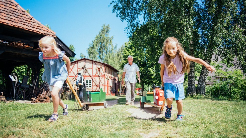 Op uw plaatsen, klaar, af! Race in het openluchtmuseum Klockenhagen // © MV-T/Gänsicke Op uw plaatsen, klaar, af! Race in het openluchtmuseum Klockenhagen // © MV-T/Gänsicke