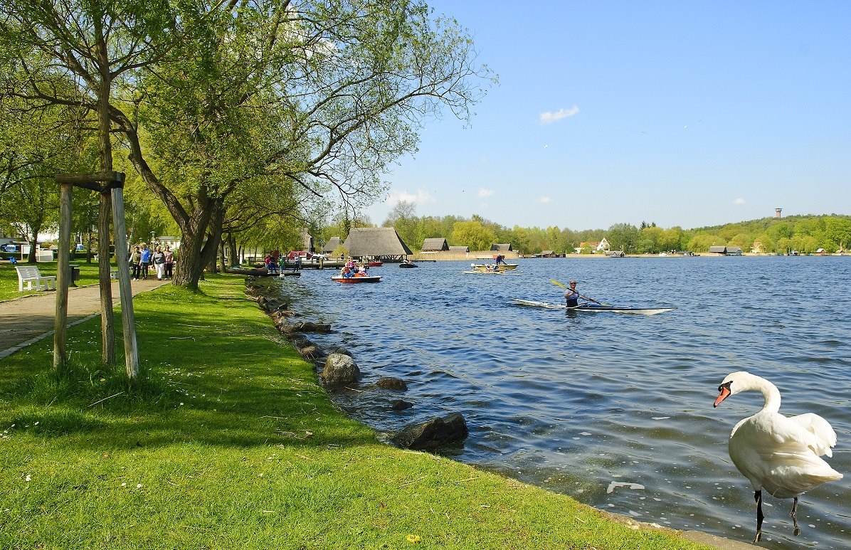 Krakow lake promenade with view of the fishermen's hat in the historic fishery yard // © Frank Eilrich Krakow lake promenade with view of the fishermen's hat in the historic fishery yard // © Frank Eilrich