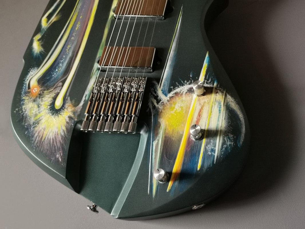 Guitar "Planet" - HEART guitars & more and Nora Gauger // © HEART guitars & more Guitar "Planet" - HEART guitars & more and Nora Gauger // © HEART guitars & more