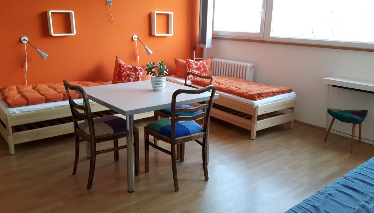 1920x1080 3-bett, © Hostel Stralsund