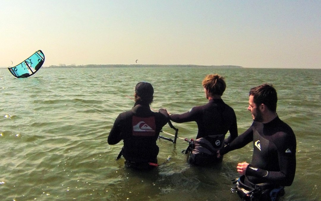 Kitesurftraining (vliegschool) bij de SURFBUS op de Saaler Bodden, © Supremesurf