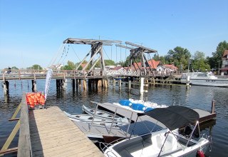 Kanu I wahlweise mit 3 oder 4 Sitzplätze I wasserdichter Stauraum für Wertsachen // © Tommy´s Bootsverleih Kanu I wahlweise mit 3 oder 4 Sitzplätze I wasserdichter Stauraum für Wertsachen // © Tommy´s Bootsverleih