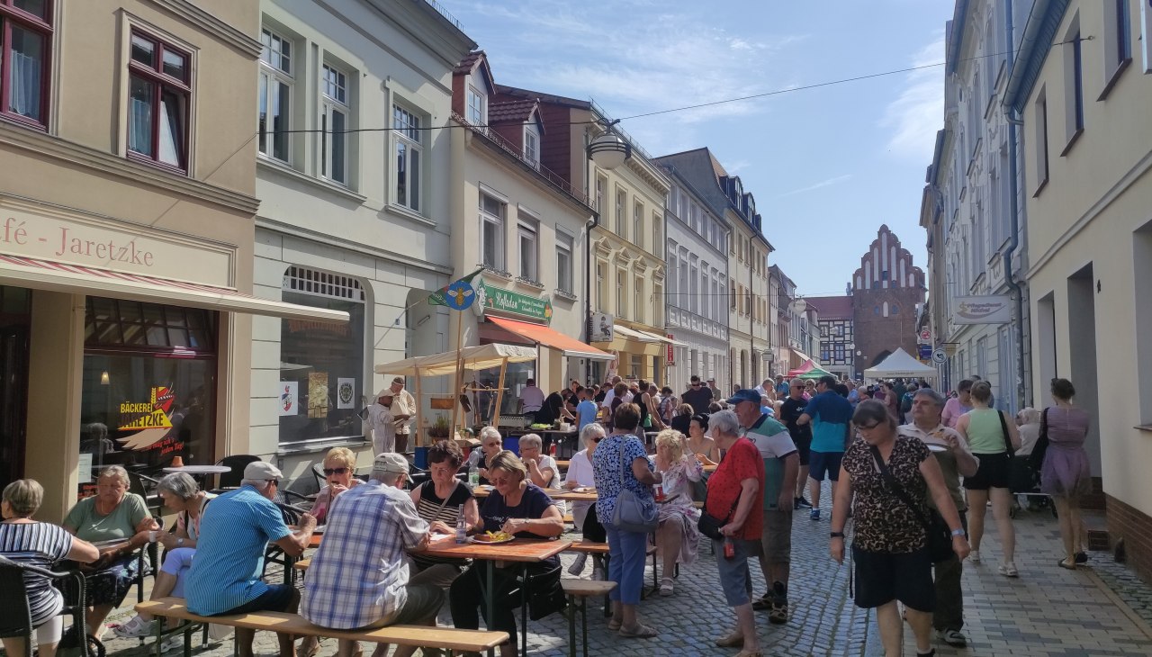 TETEROW UITEN kleurrijke drukte in het stadscentrum Foto Jana Koch, &copy; Jana Koch