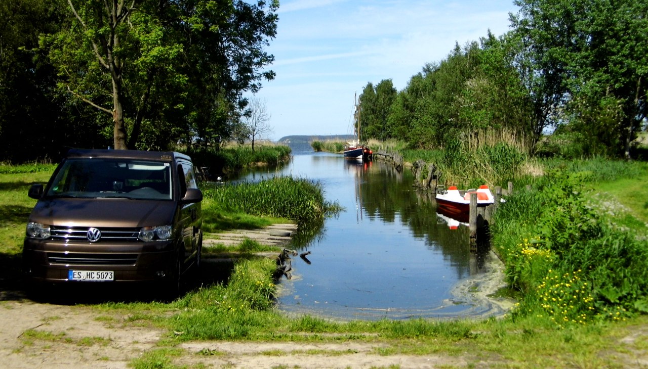 Przy naszym nabrzeżu w Stichkanal mamy miejsce dla łodzi o zanurzeniu do 70 cm, © Naturcampingplatz Lassan