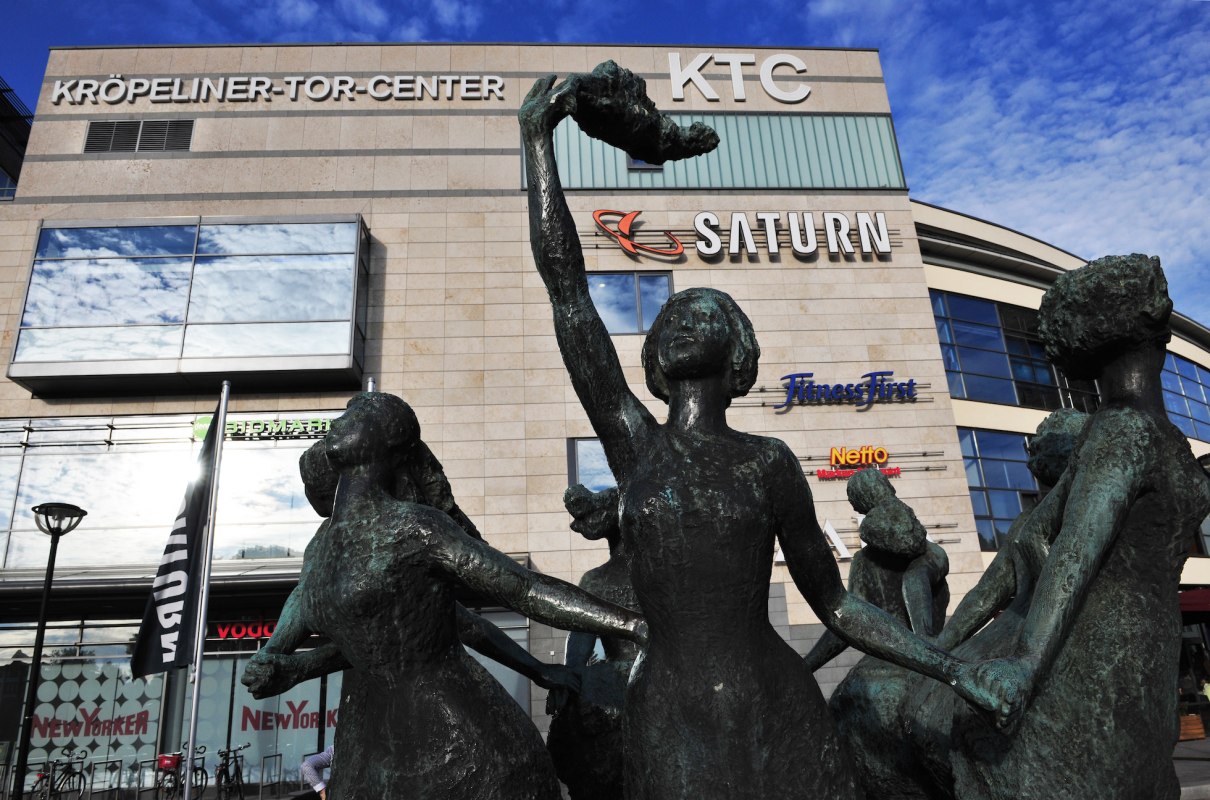 KTC with fountain "Seven proud sisters kissing the one sea". // &copy; Angelika Heim