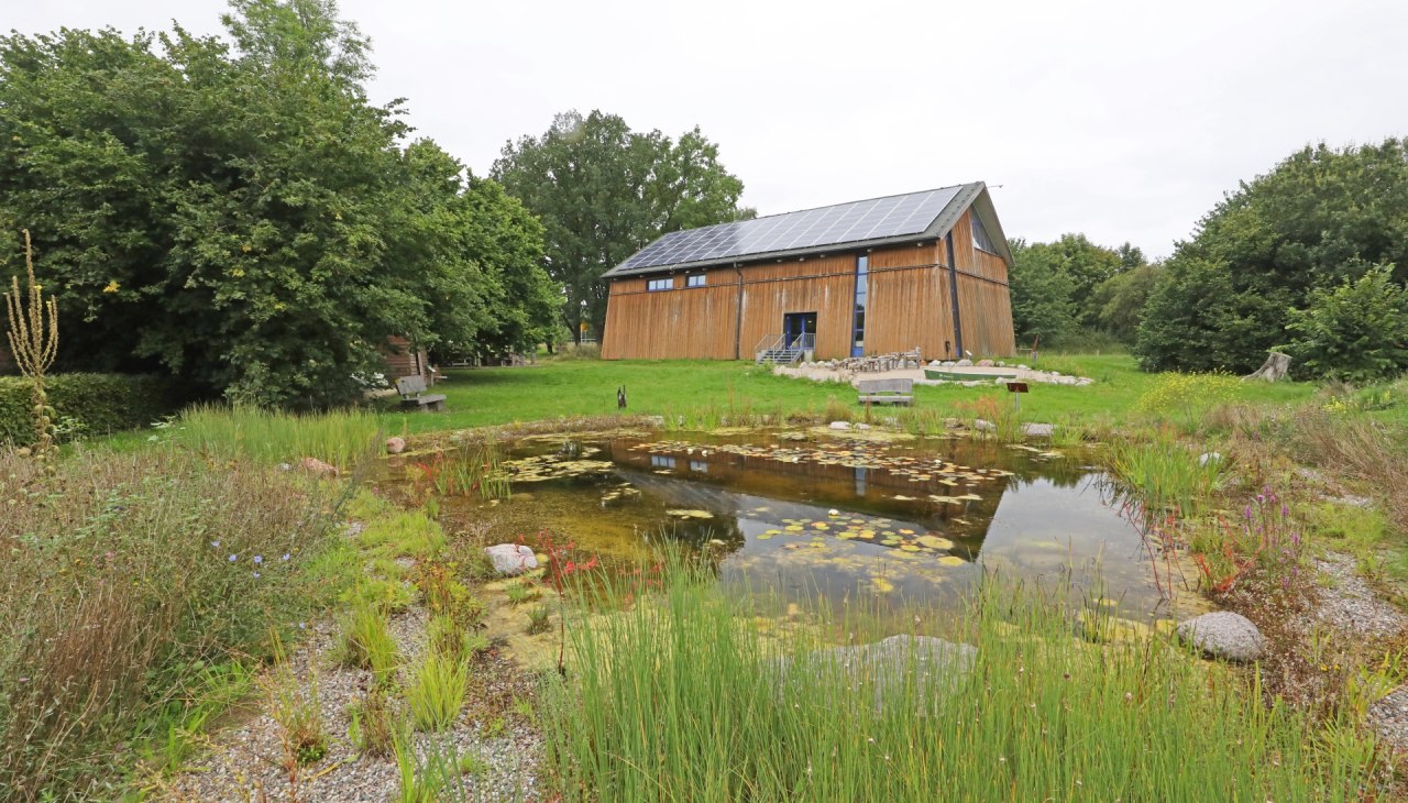 Centrum informacyjne Karower Meiler - Zadaszona część wypoczynkowa, © TMV/Gohlke