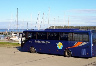 Busreizen naar evenementenhoogtepunten in MV: inclusief het Störtebeker Festival op eiland Rügen // © Boddensegler Busreizen naar evenementenhoogtepunten in MV: inclusief het Störtebeker Festival op eiland Rügen // © Boddensegler