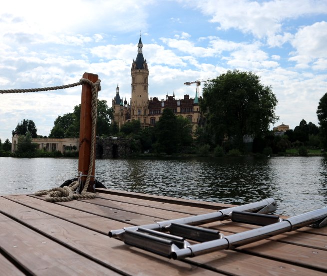 Bewonder het prachtige kasteel in Schwerin vanaf de waterkant // © MV-T/S. H. Witzel Bewonder het prachtige kasteel in Schwerin vanaf de waterkant // © MV-T/S. H. Witzel