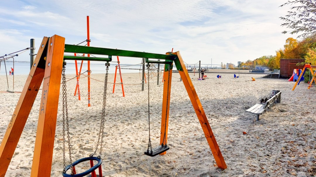Children playground outdoor pool, © Tourismuszentrale Stralsund