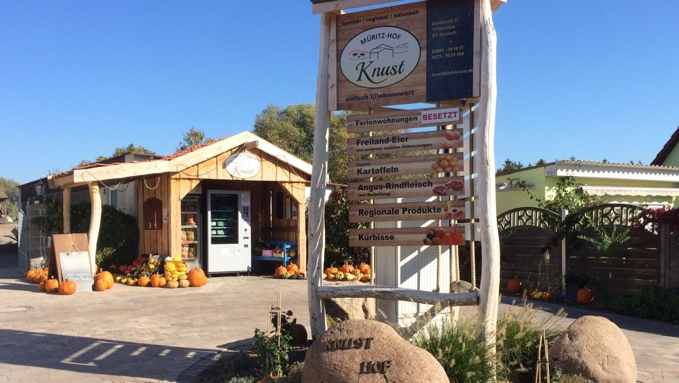 Verse producten van de boerderij zijn hier de klok rond verkrijgbaar., © Anne Carolin Knust