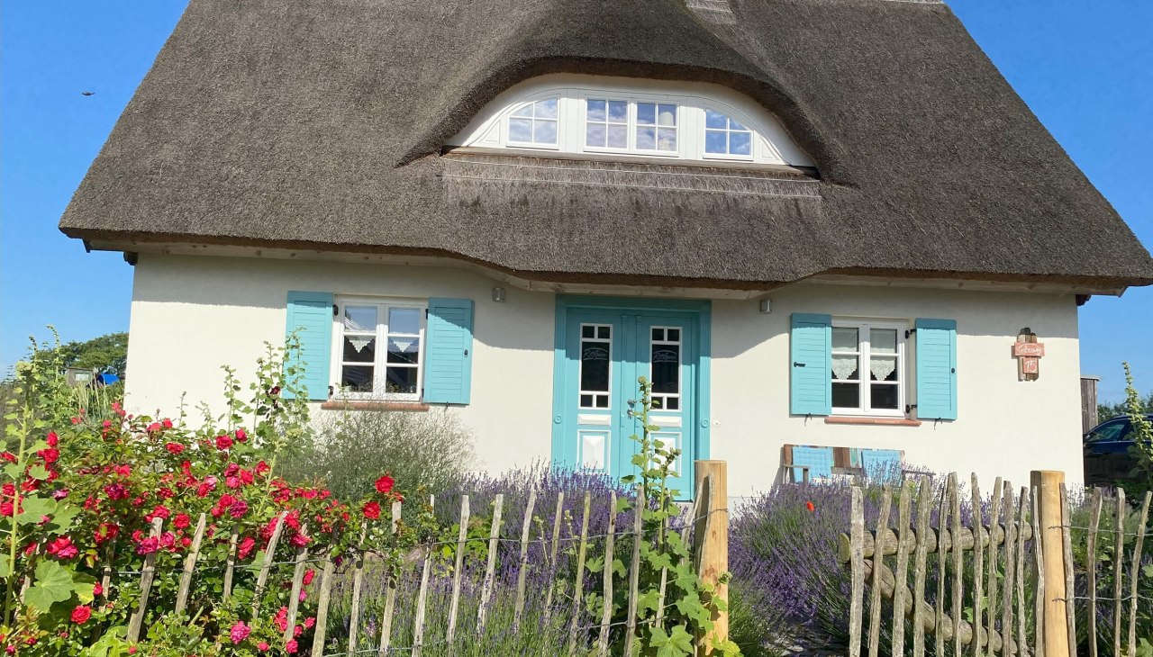 Widok na dom kryty strzechą z Gothenweg, © Franzi Neubauer