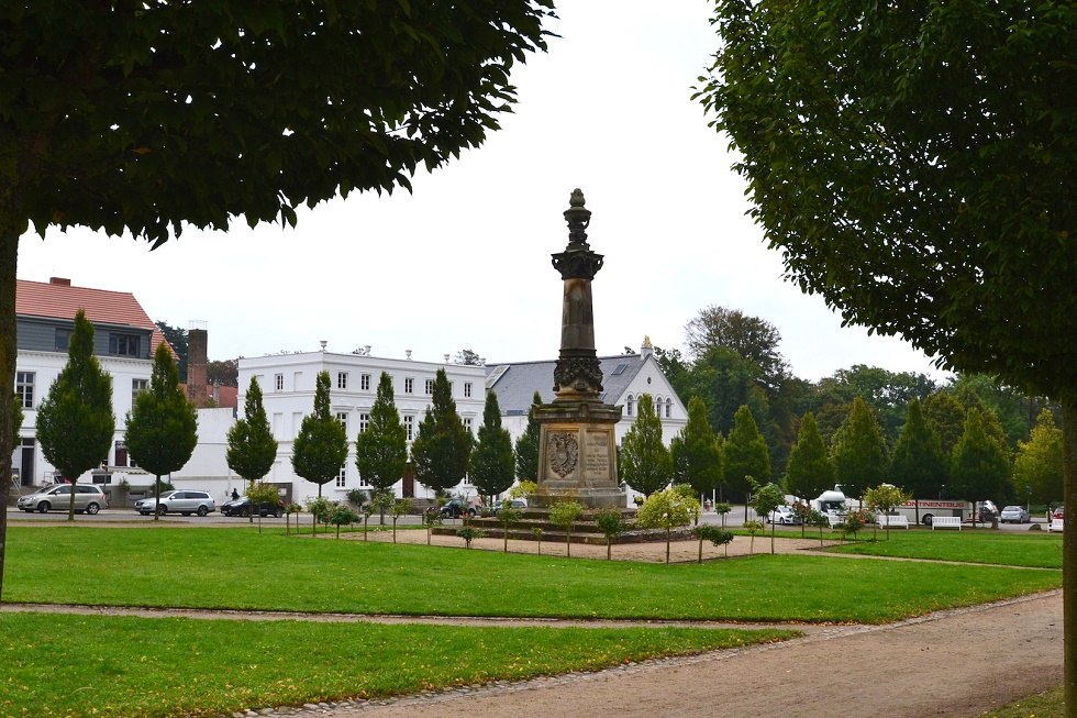 Rynek Putbus z widokiem na teatr // &copy; Tourismuszentrale R&uuml;gen