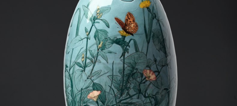 Grita Götze, Piece of meadow with field bindweed, lidded vase, 2018, © Galerie Alte Schule Ahrenshoop