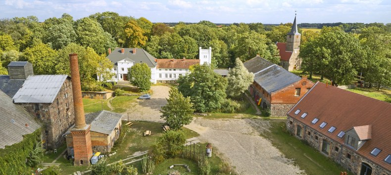 &copy; TVs Pocha Burwitz