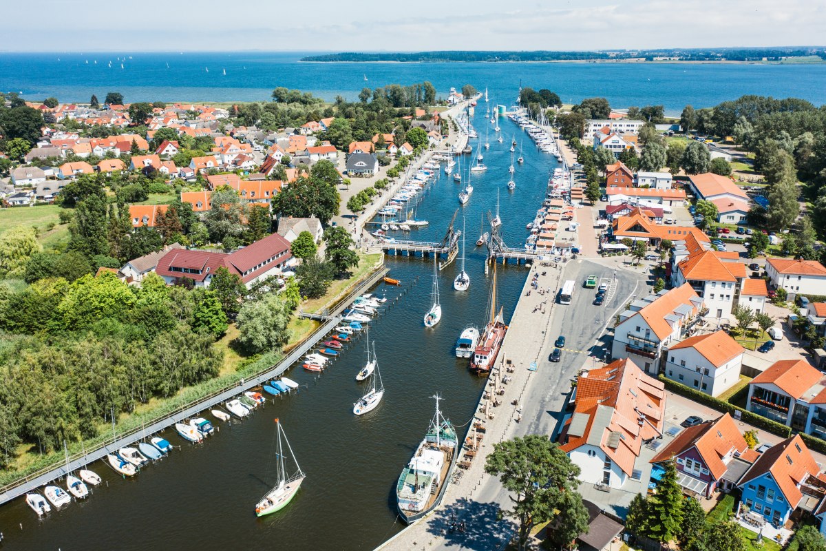 Przegląd portu żeglarskiego i przystani // &copy; MV-T/G&auml;nsicke