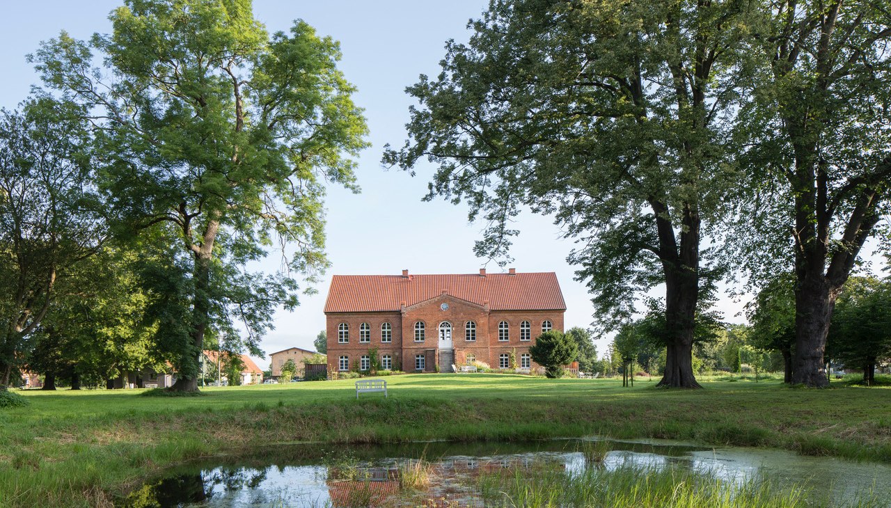 Dworek w Hessenburgu z widokiem na park, © Gutshaus Hessenburg / Philipp Obkircher Dworek w Hessenburgu z widokiem na park, © Gutshaus Hessenburg / Philipp Obkircher