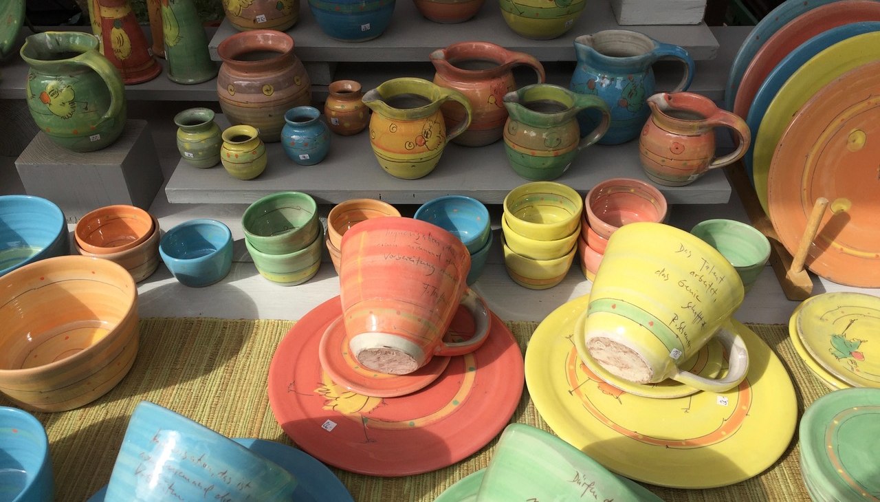 Kolorowa kamionkowa zastawa stołowa, &copy; Regine Sch&ouml;nemann