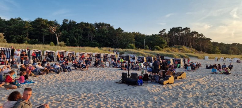 &copy; Strandkonzert - Musik to&acute;n S&uuml;nn&uuml;nnergang