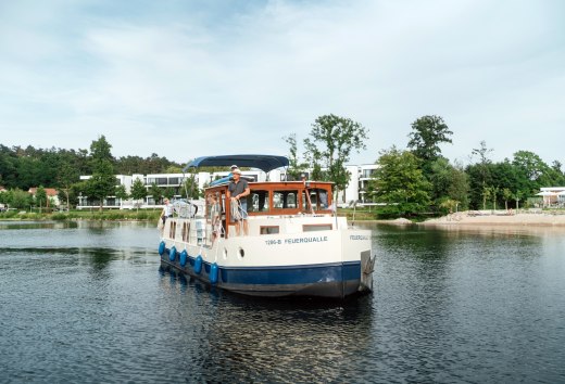 Zacumuj swoją łódź mieszkalną w marinie Maremüritz // © MV-T/Petermann Zacumuj swoją łódź mieszkalną w marinie Maremüritz