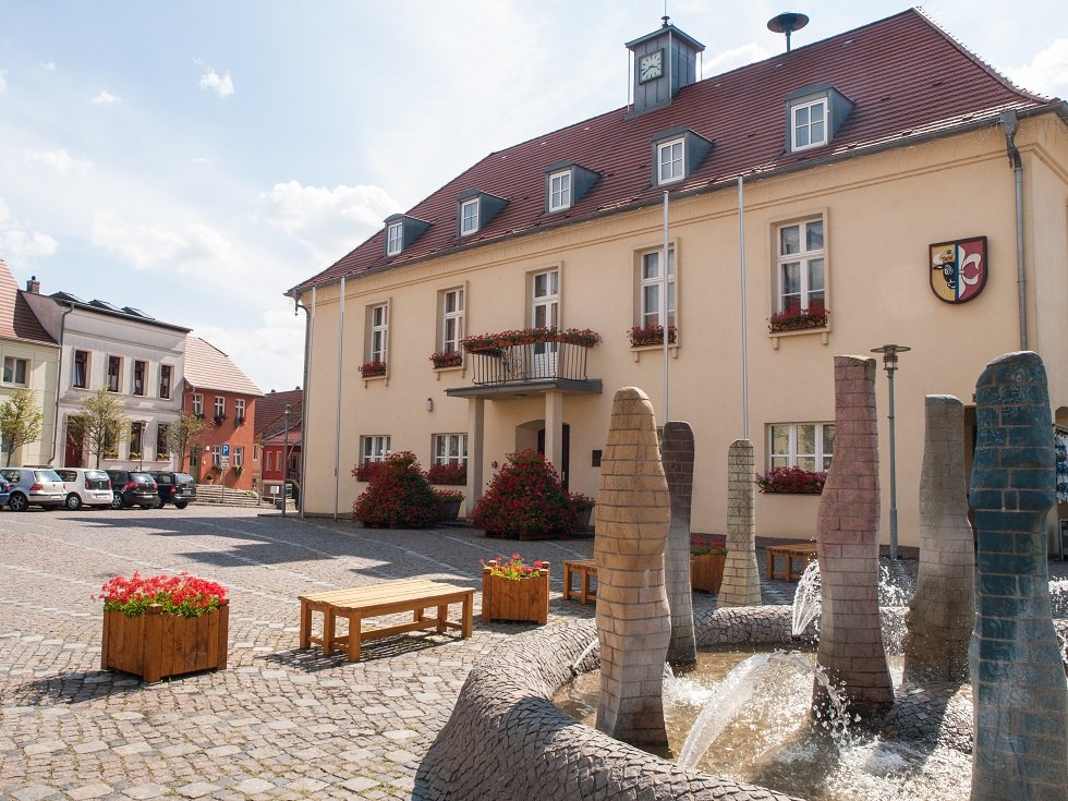 The Ticino town hall with fountain in the foreground. // © Frank Burger The Ticino town hall with fountain in the foreground. // © Frank Burger