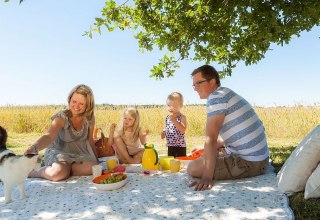 Family time out in unspoiled nature, &copy; VMO/Alexander Rudolph