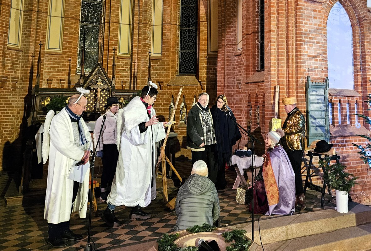 The theater group at last year's Nativity play // &copy; Sandra Harnack