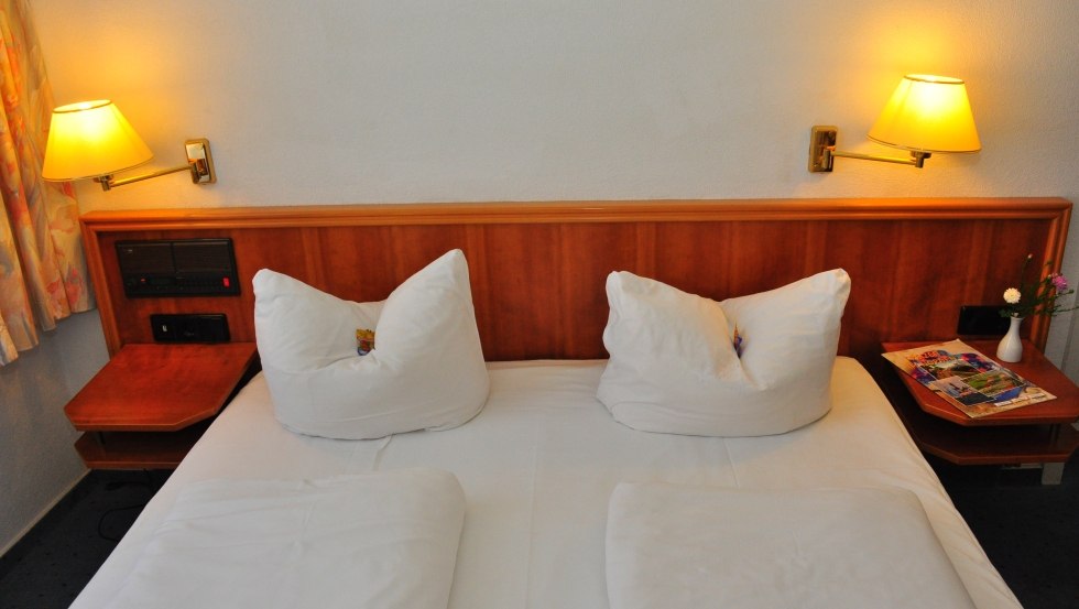 Tweepersoonskamer in Brocki's Hotel Stadt Hamburg - U bent hier aan het juiste adres, een gezellige kamer voor uw verblijf!, © Brocki´s Hotel Stadt Hamburg