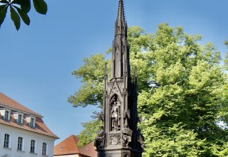 The Rubenow Monument is located on Rubenowplatz in front of the main building of the University of Greifswald. // &copy; Gudrun Koch