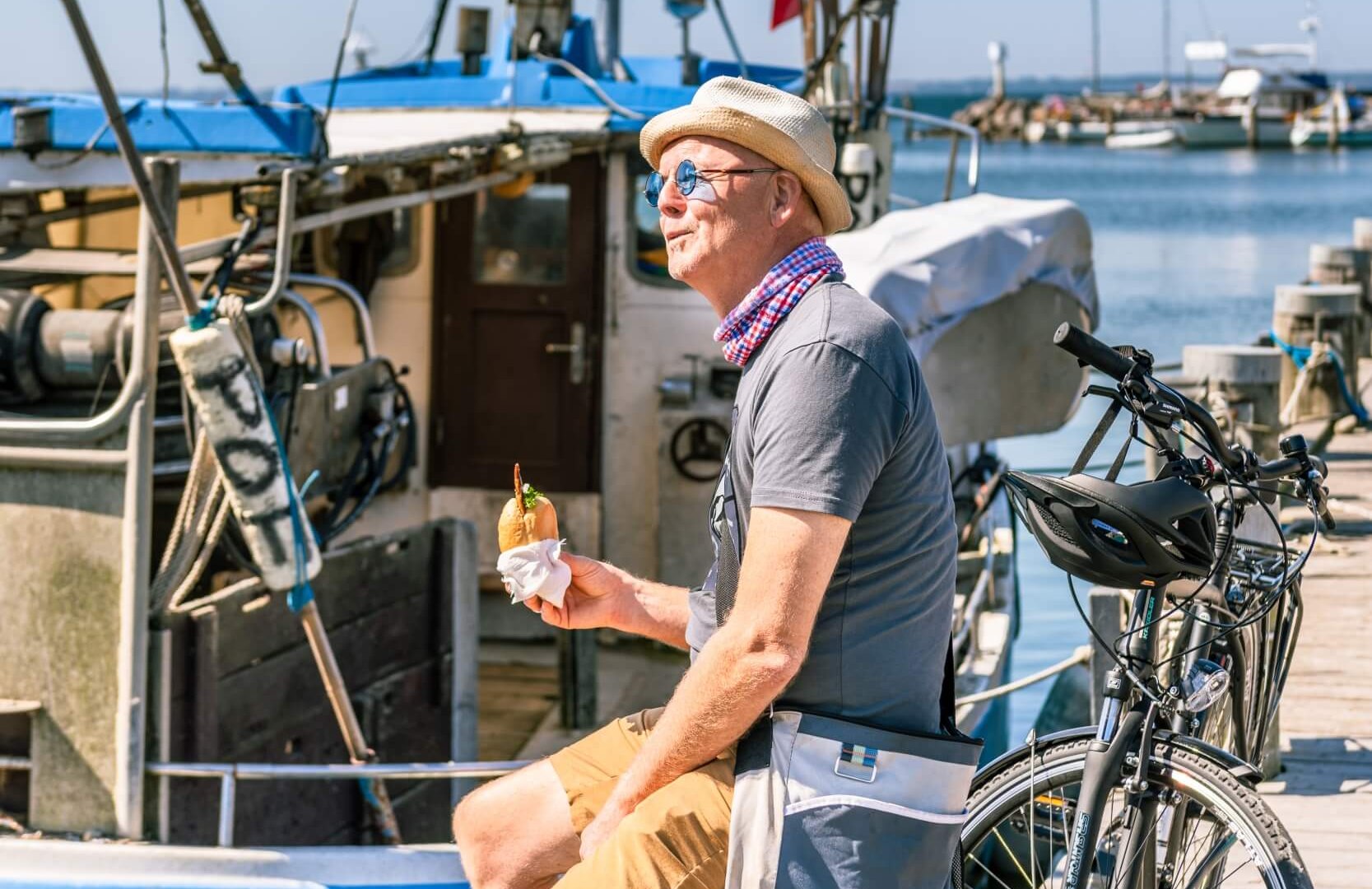 Uitrusten in de haven van Poel met broodjes vis - wat anders! // © MV-T/Tiemann Uitrusten in de haven van Poel met broodjes vis - wat anders! // © MV-T/Tiemann
