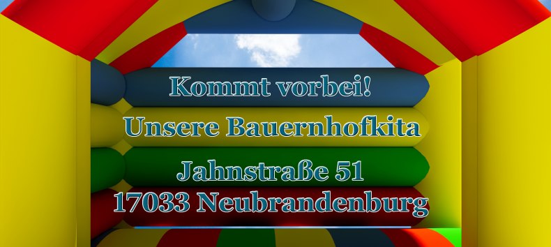 Ten wspaniały dmuchany zamek jest częścią kolorowego programu., &copy; Fred Freese