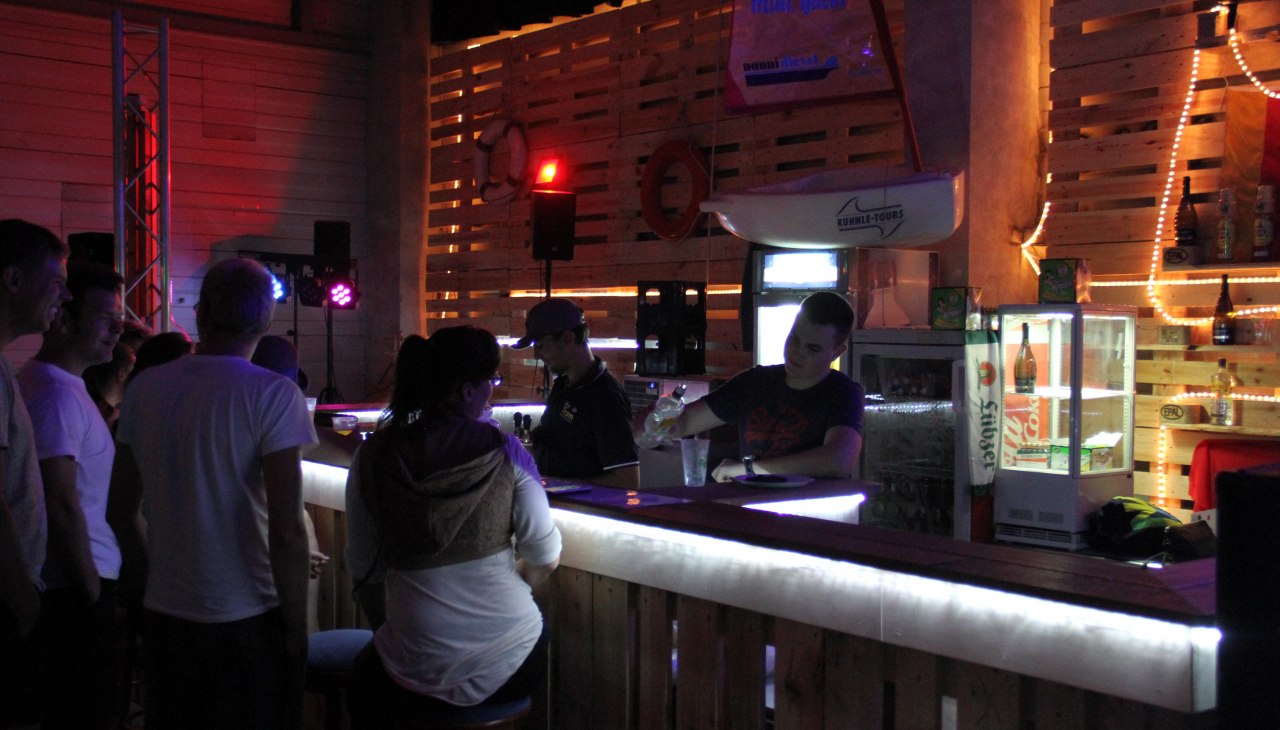 Fully equipped bar for your event, © KUHNLE-TOURS
