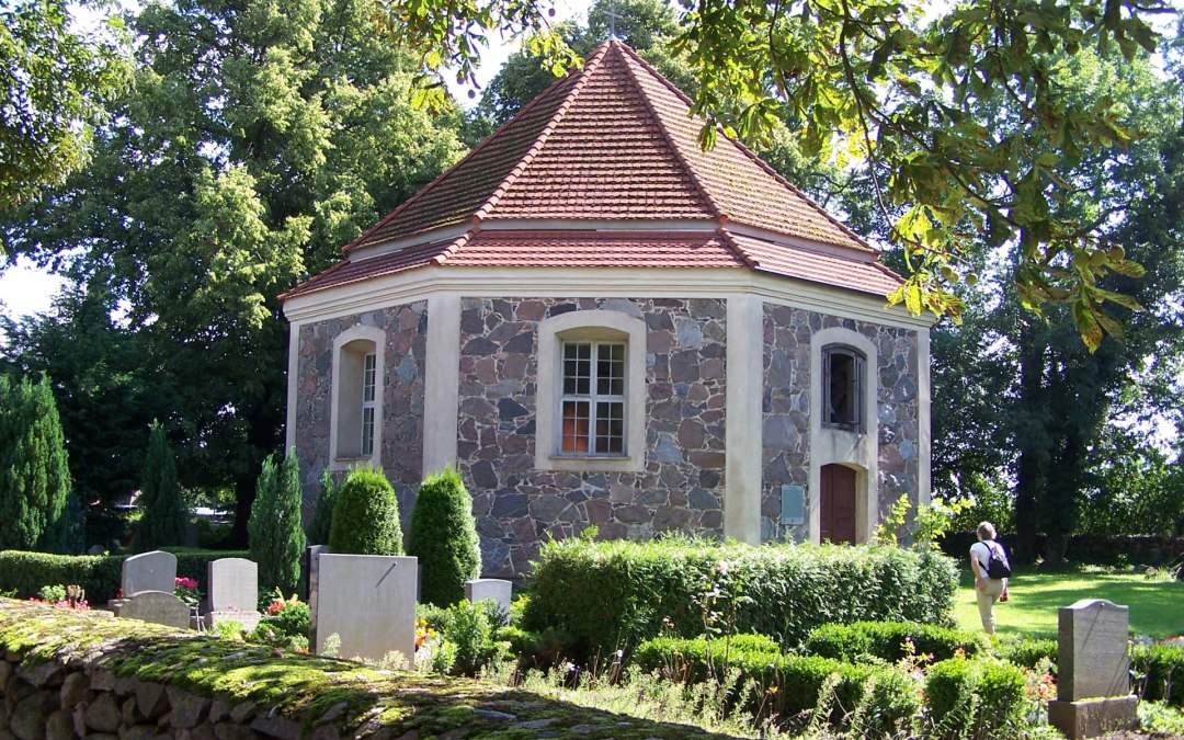 De achthoekige kerk is architectonisch uniek, alleen al door zijn indeling, © Kurverwaltung Feldberger Seenlandschaft