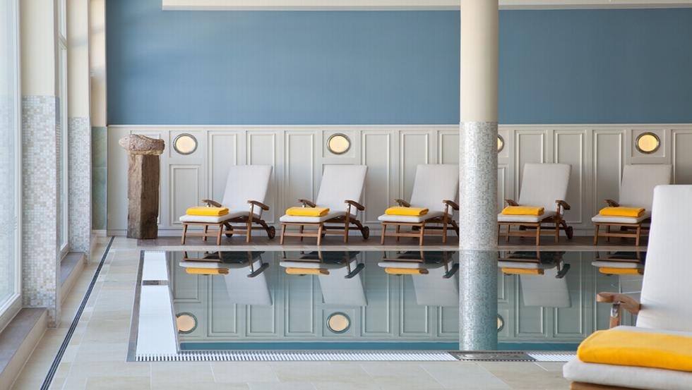 Vitaliteitszwembad in de BALTIC SEA GRAND SPA Usedom // &copy; Steigenberger Heringsdorf