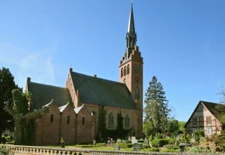 © Kirche Basedow