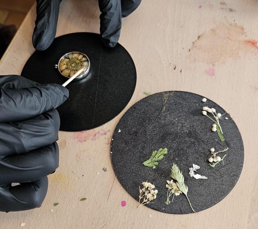You'll get all the materials you need right there. I'll show you, step by step, how to make your own floral jewelry. // &copy; Sandra Gockel