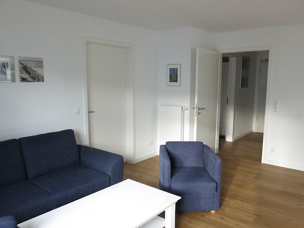 De woonkamer van de vakantiewoning Schwalbennest in Juliusruh // © Cordula Schubert De woonkamer van de vakantiewoning Schwalbennest in Juliusruh // © Cordula Schubert