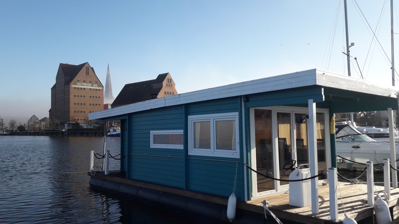 Saunavlot in de stadshaven aan steiger A Marina Ocean's End, &copy; Ronald Kley