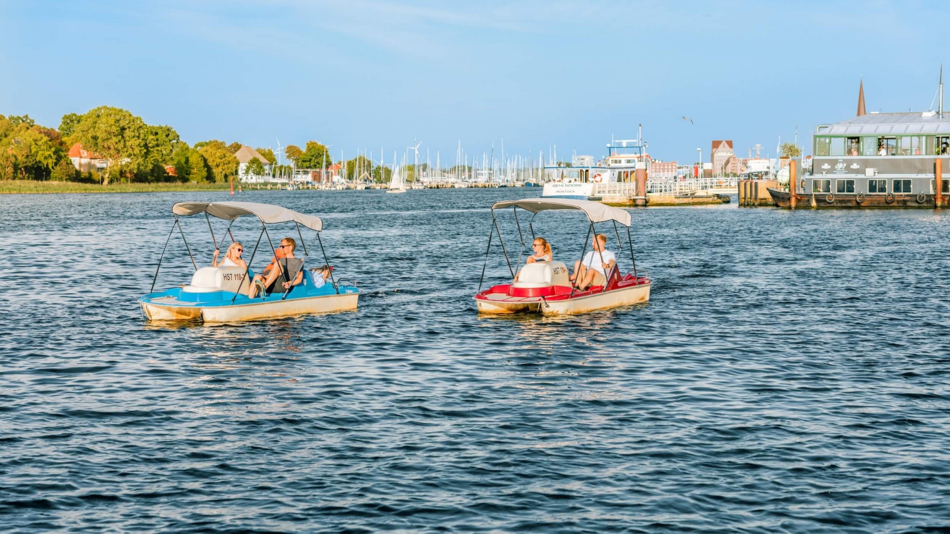 Op verzoek kan restaurantschip "Otto's" uit Rostock ook een picknickmand in de boot verpakken., &copy; TMV/Tiemann