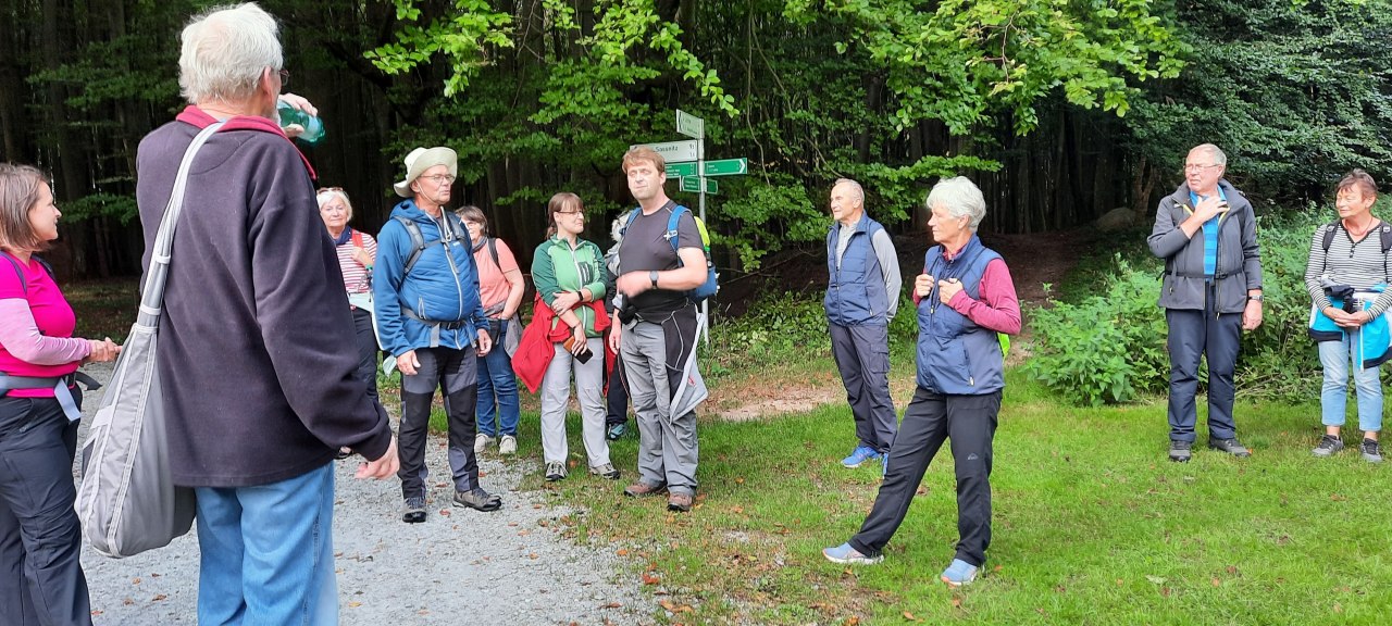 Hikers taking a short break // © Touristik Lohme Hikers taking a short break // © Touristik Lohme
